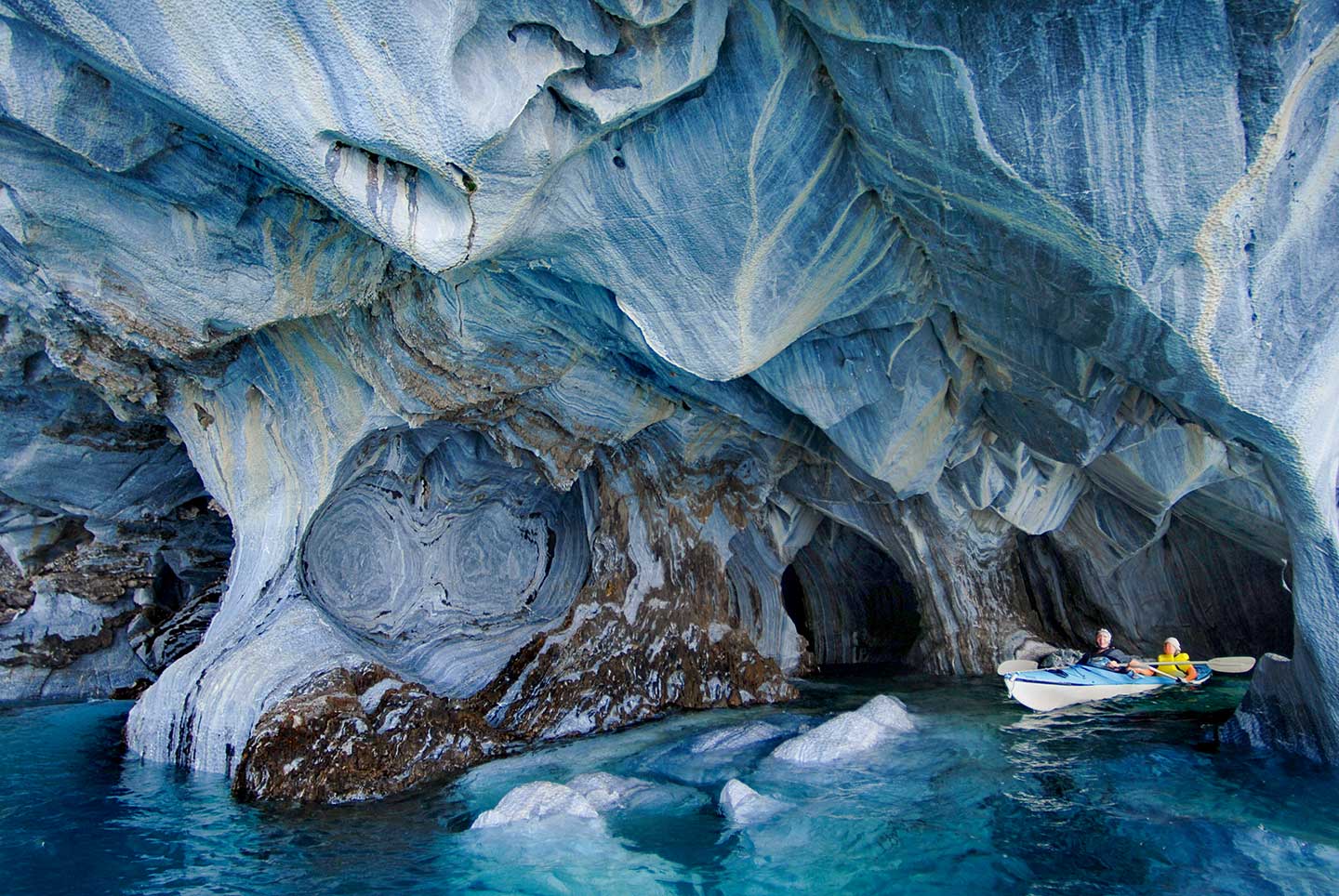 Das Bild zeigt die Marmorhöhlen Capilla de Marmol von innen