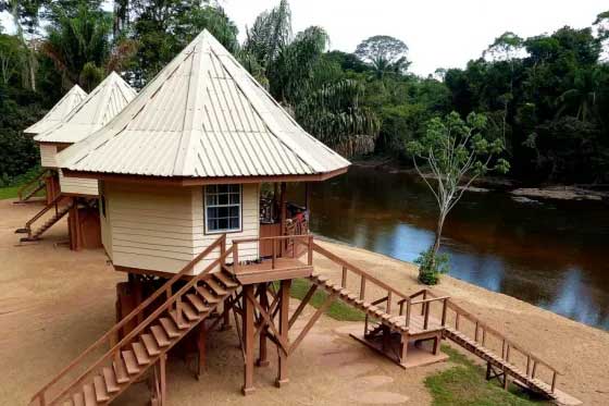 Gästehütten bei der Kabalebo-Lodge