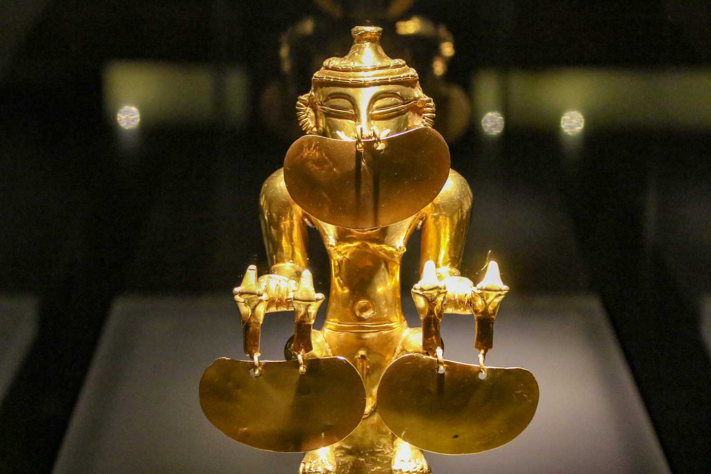 Eine goldene Skulptur aus dem Goldmuseum in Bogotá