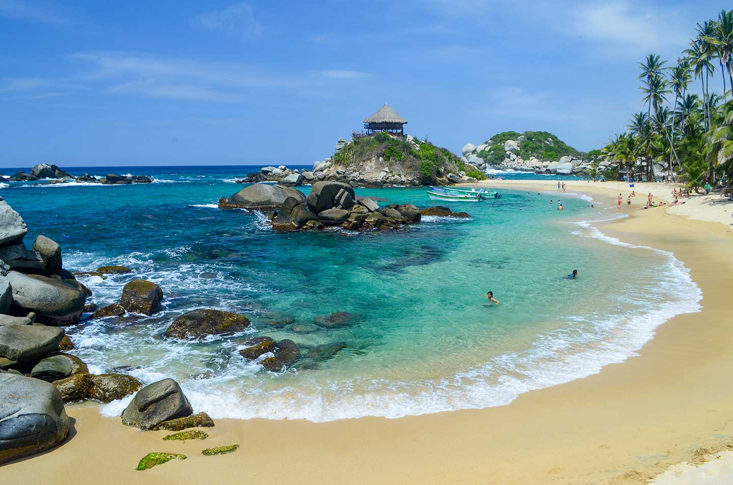 Blick auf einen Traumstrand im Tayrona Nationalpark