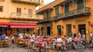 Eine bleibter Platz im Zentrum von Cartagena, das für Touristen sicher und ungefährlich ist.